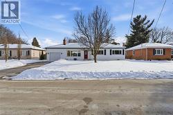 42 GILBERT Avenue  Ancaster, ON L9G 1R4