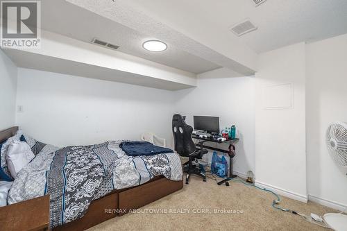 14 Sable Drive, Hamilton, ON - Indoor Photo Showing Bedroom