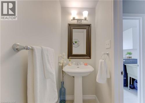 456 Oakfield Court, Waterloo, ON - Indoor Photo Showing Bathroom