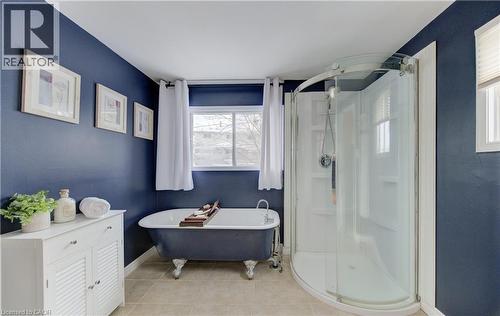 456 Oakfield Court, Waterloo, ON - Indoor Photo Showing Bathroom
