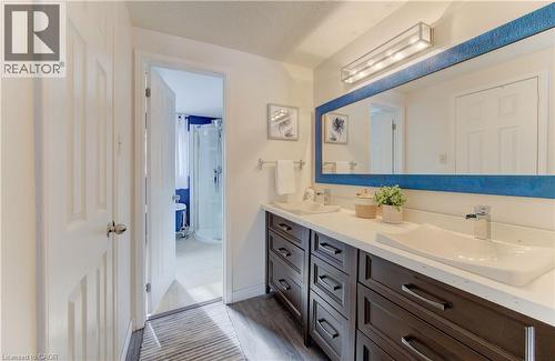 456 Oakfield Court, Waterloo, ON - Indoor Photo Showing Bathroom