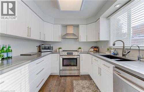456 Oakfield Court, Waterloo, ON - Indoor Photo Showing Kitchen With Double Sink With Upgraded Kitchen