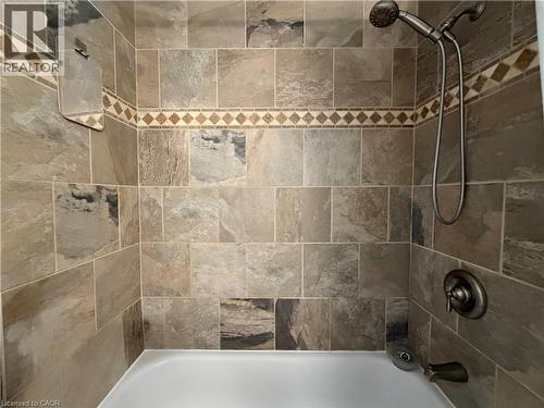 684 Jacob Lane, Waterloo, ON - Indoor Photo Showing Bathroom