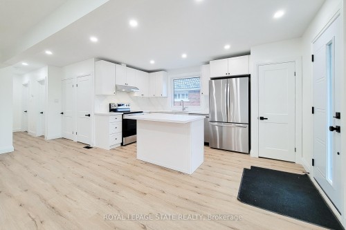 53 Winchester Boulevard, Hamilton, ON - Indoor Photo Showing Kitchen With Upgraded Kitchen