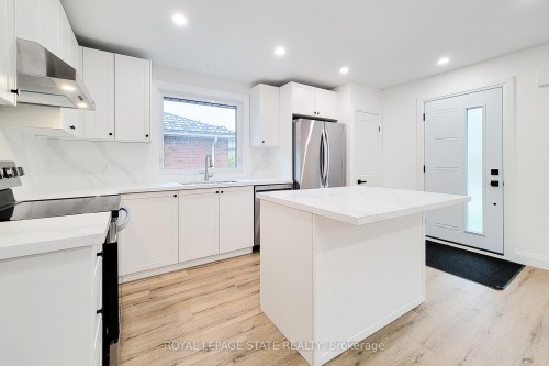 53 Winchester Boulevard, Hamilton, ON - Indoor Photo Showing Kitchen