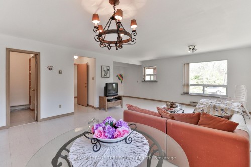 46 Stocco Circle, Tiny, ON - Indoor Photo Showing Living Room