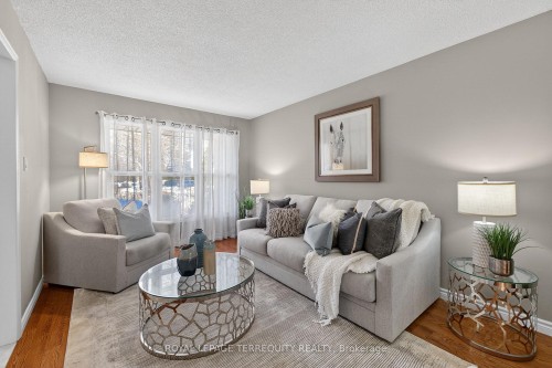 3591 Kelso Crescent, Mississauga, ON - Indoor Photo Showing Living Room