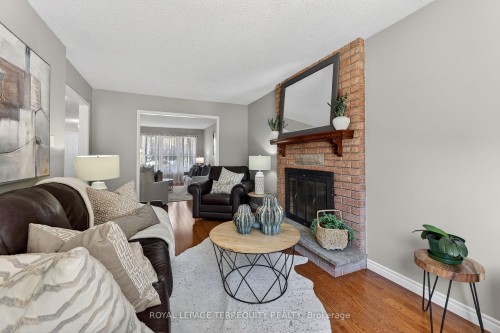 3591 Kelso Crescent, Mississauga, ON - Indoor Photo Showing Living Room With Fireplace