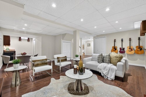 3591 Kelso Crescent, Mississauga, ON - Indoor Photo Showing Living Room
