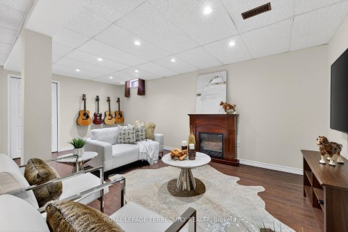 3591 Kelso Crescent, Mississauga, ON - Indoor Photo Showing Living Room With Fireplace