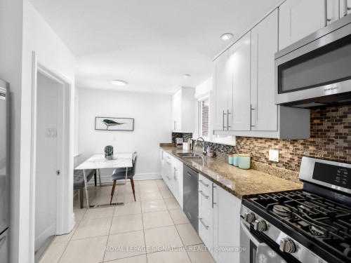 732 Melton Drive, Mississauga, ON - Indoor Photo Showing Kitchen With Double Sink