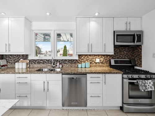 732 Melton Drive, Mississauga, ON - Indoor Photo Showing Kitchen With Double Sink With Upgraded Kitchen