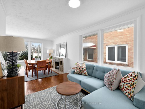 732 Melton Drive, Mississauga, ON - Indoor Photo Showing Living Room