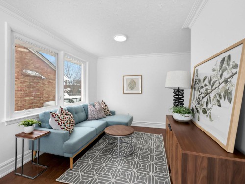 732 Melton Drive, Mississauga, ON - Indoor Photo Showing Living Room