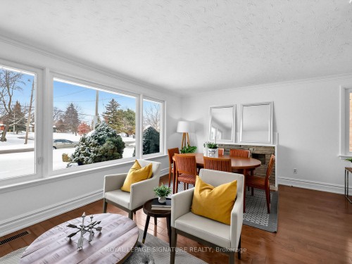 732 Melton Drive, Mississauga, ON - Indoor Photo Showing Living Room