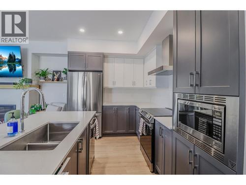 703 15A Crescent Unit# 15, Invermere, BC - Indoor Photo Showing Kitchen With Stainless Steel Kitchen With Double Sink With Upgraded Kitchen