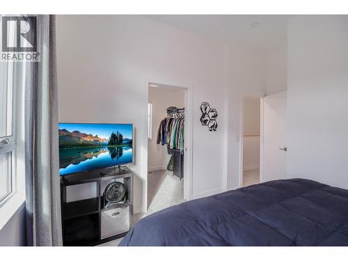 703 15A Crescent Unit# 15, Invermere, BC - Indoor Photo Showing Bedroom