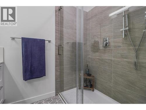 703 15A Crescent Unit# 15, Invermere, BC - Indoor Photo Showing Bathroom