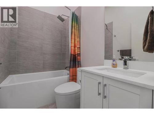 703 15A Crescent Unit# 15, Invermere, BC - Indoor Photo Showing Bathroom