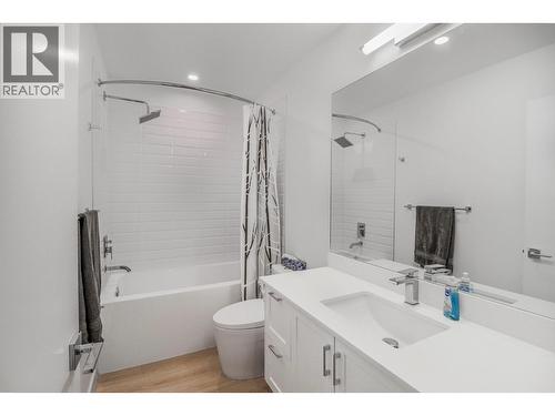 703 15A Crescent Unit# 15, Invermere, BC - Indoor Photo Showing Bathroom