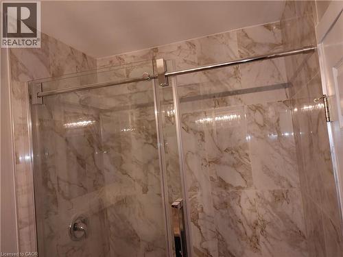 8 Noel Crescent Unit# A, Kitchener, ON - Indoor Photo Showing Bathroom