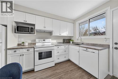 5 Mountbatten Drive, Hamilton, ON - Indoor Photo Showing Kitchen
