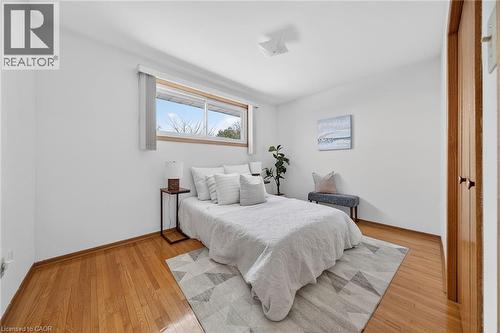 5 Mountbatten Drive, Hamilton, ON - Indoor Photo Showing Bedroom