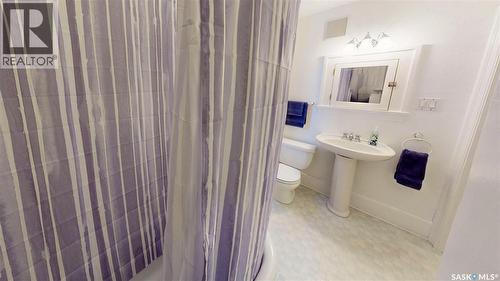 1517 Victoria Avenue, Regina, SK - Indoor Photo Showing Bathroom