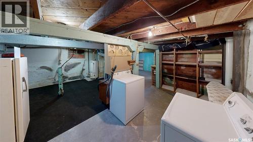 1517 Victoria Avenue, Regina, SK - Indoor Photo Showing Laundry Room