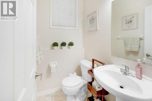 916 Burrows Gate, Milton, ON - Indoor Photo Showing Bathroom
