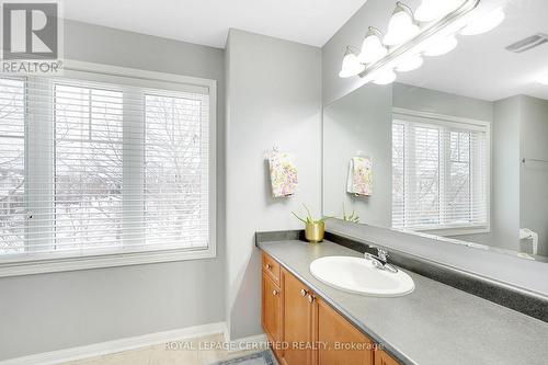 916 Burrows Gate, Milton, ON - Indoor Photo Showing Bathroom