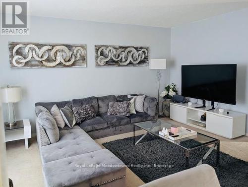 44 Corbett Street, Cambridge, ON - Indoor Photo Showing Living Room
