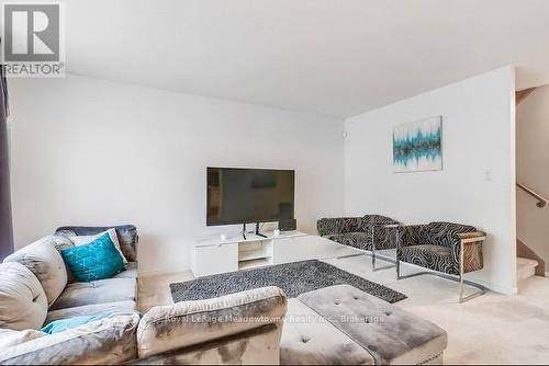 44 Corbett Street, Cambridge, ON - Indoor Photo Showing Living Room