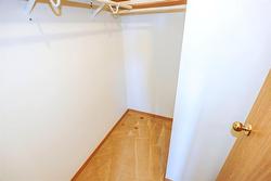 Main Bdrm walk in closet - 