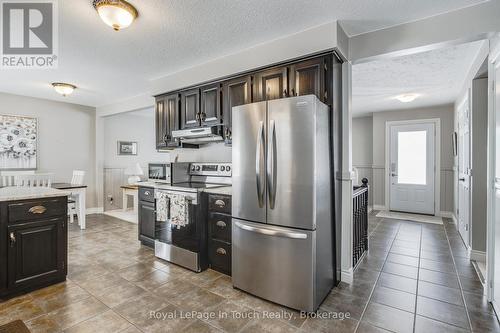 19 Maplegate Road, Tiny (Wyevale), ON - Indoor Photo Showing Kitchen