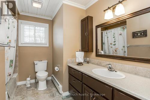 19 Maplegate Road, Tiny (Wyevale), ON - Indoor Photo Showing Bathroom