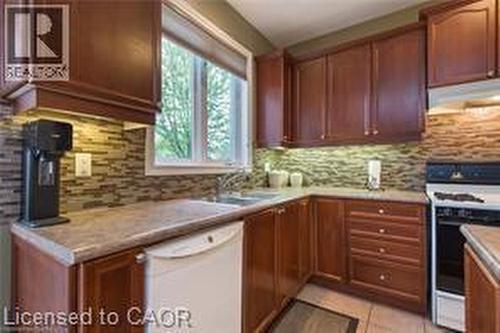 126 Falconridge Drive, Kitchener, ON - Indoor Photo Showing Kitchen