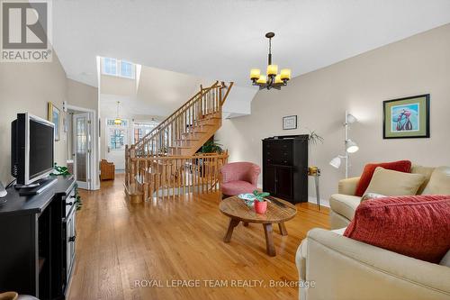 52 Great Oak Private, Ottawa, ON - Indoor Photo Showing Living Room