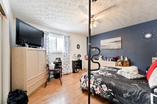 Chambre à coucher - 36 Rue De Barnston, Coaticook, QC - Indoor Photo Showing Bedroom