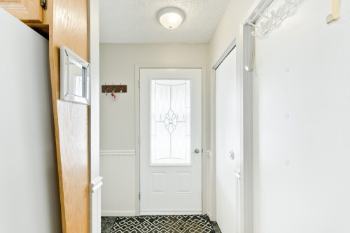 Hall d'entrée/Vestibule - 36 Rue De Barnston, Coaticook, QC - Indoor Photo Showing Other Room