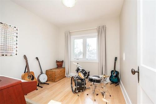 108 Cobourg Ave, Winnipeg, MB 