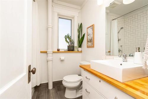 108 Cobourg Ave, Winnipeg, MB 