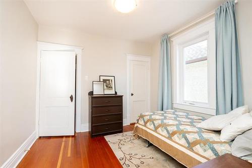 108 Cobourg Ave, Winnipeg, MB 