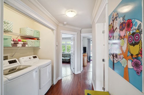 Passageway - 201-9108 Rue Notre-Dame E., Montréal (Mercier/Hochelaga-Maisonneuve), QC - Indoor Photo Showing Laundry Room