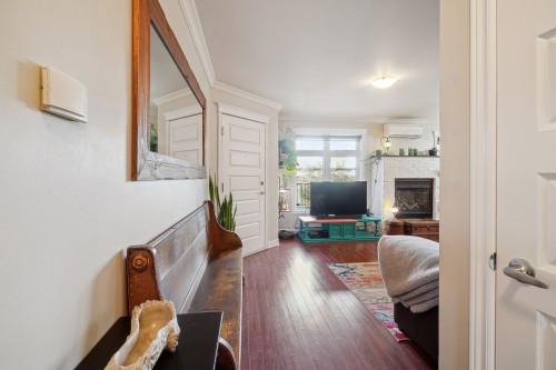 Mud Room - 201-9108 Rue Notre-Dame E., Montréal (Mercier/Hochelaga-Maisonneuve), QC - Indoor With Fireplace