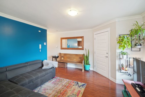 Living Room - 201-9108 Rue Notre-Dame E., Montréal (Mercier/Hochelaga-Maisonneuve), QC - Indoor Photo Showing Living Room