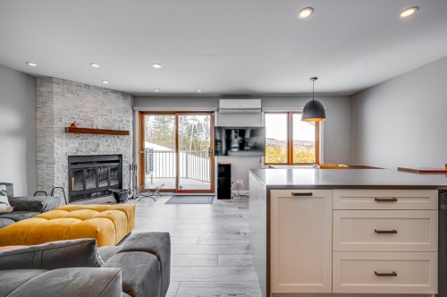 Vue d'ensemble - 544 Ch. Du Skieur, Piedmont, QC - Indoor Photo Showing Living Room With Fireplace