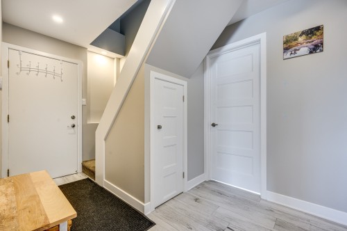 Hall d'entrée/Vestibule - 544 Ch. Du Skieur, Piedmont, QC - Indoor Photo Showing Other Room