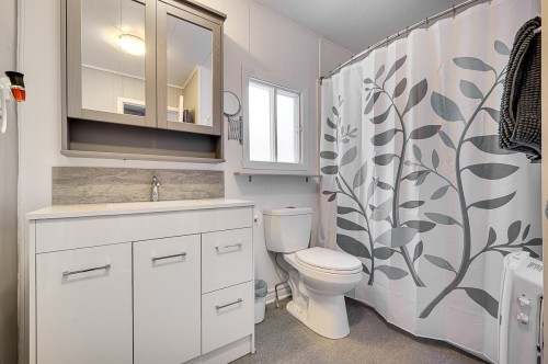 Bathroom - 924 Rue Claude, Saint-Sauveur, QC - Indoor Photo Showing Bathroom