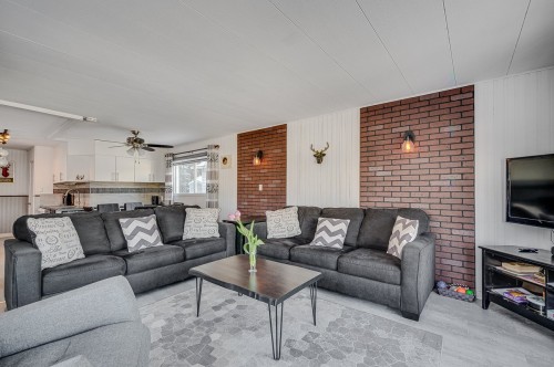 Living Room - 924 Rue Claude, Saint-Sauveur, QC - Indoor Photo Showing Living Room